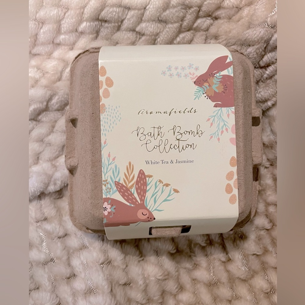 Aromafields Bath bomb collection. White tea and Jasmine.